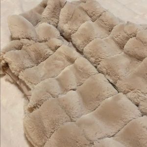 Pink rose Reversible faux fur vest